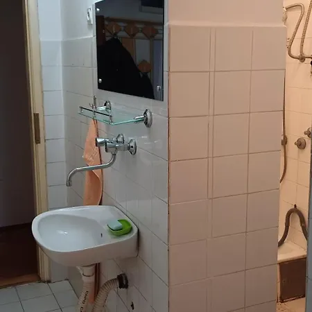 Apartment Shine